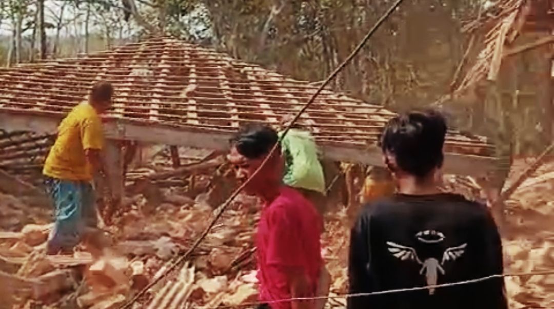 14 barang bukti Dibalik Ledakan Maut Desa Gadu Timur