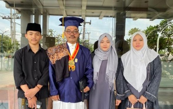 Dr. KH. Sahli Hamid Ikuti Wisuda ke-15 UII Dalwa Pasuruan