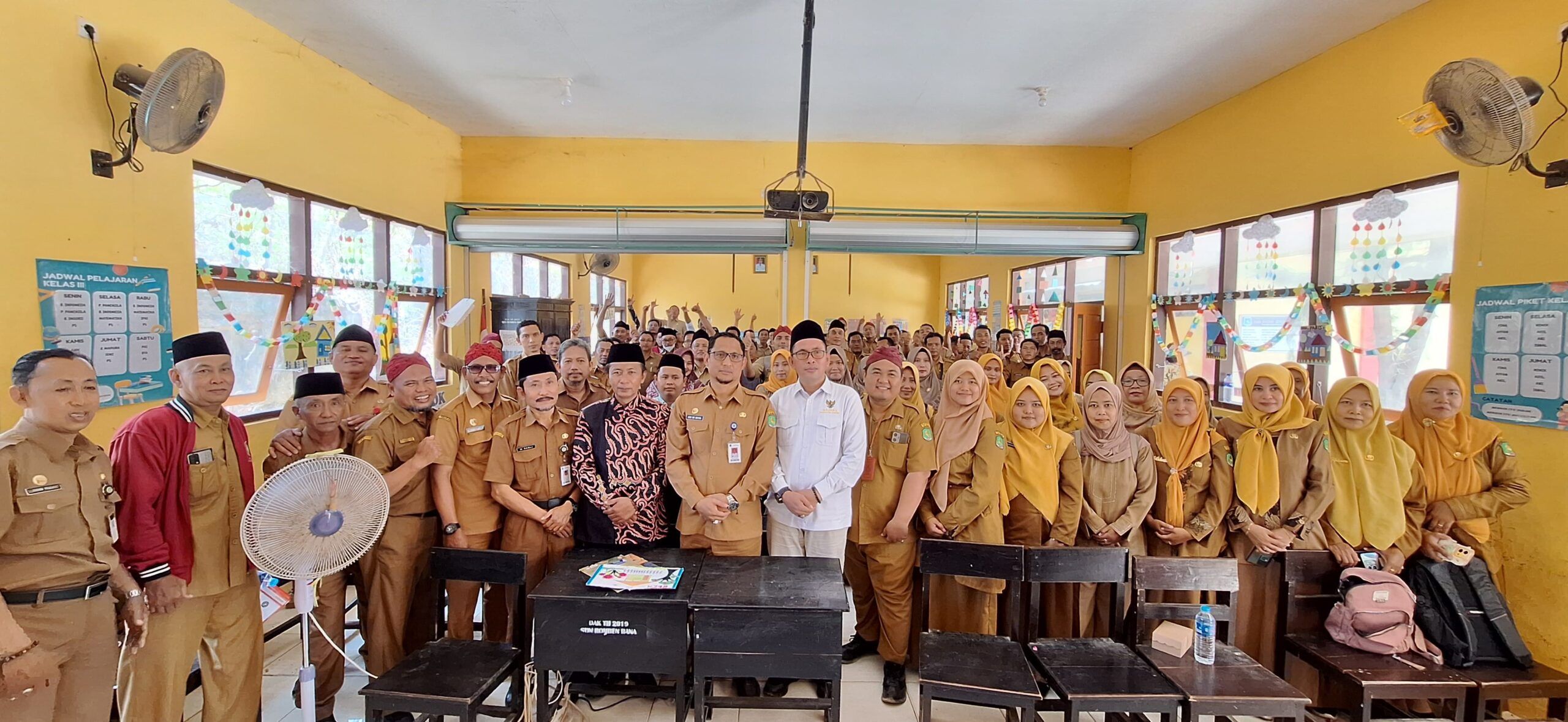 Kadisdik Agus Dwi Saputra Disambut Meriah Kepala Sekolah dan Ratusan Guru se-Kecamatan Dungkek