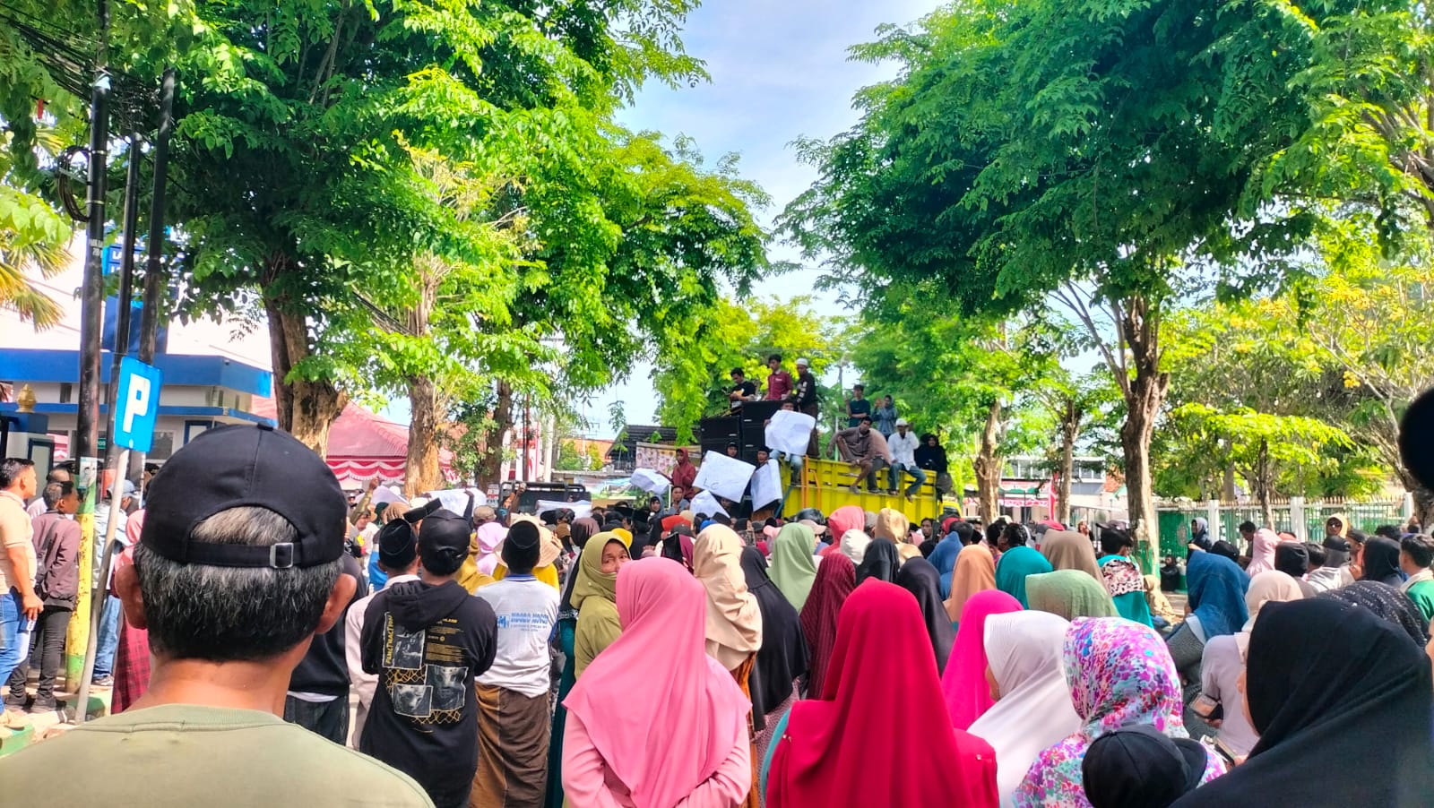 Ribuan Massa GMPM Geruduk Bea Cukai Pamekasan, Tuntut Pemberantasan Rokok Ilegal