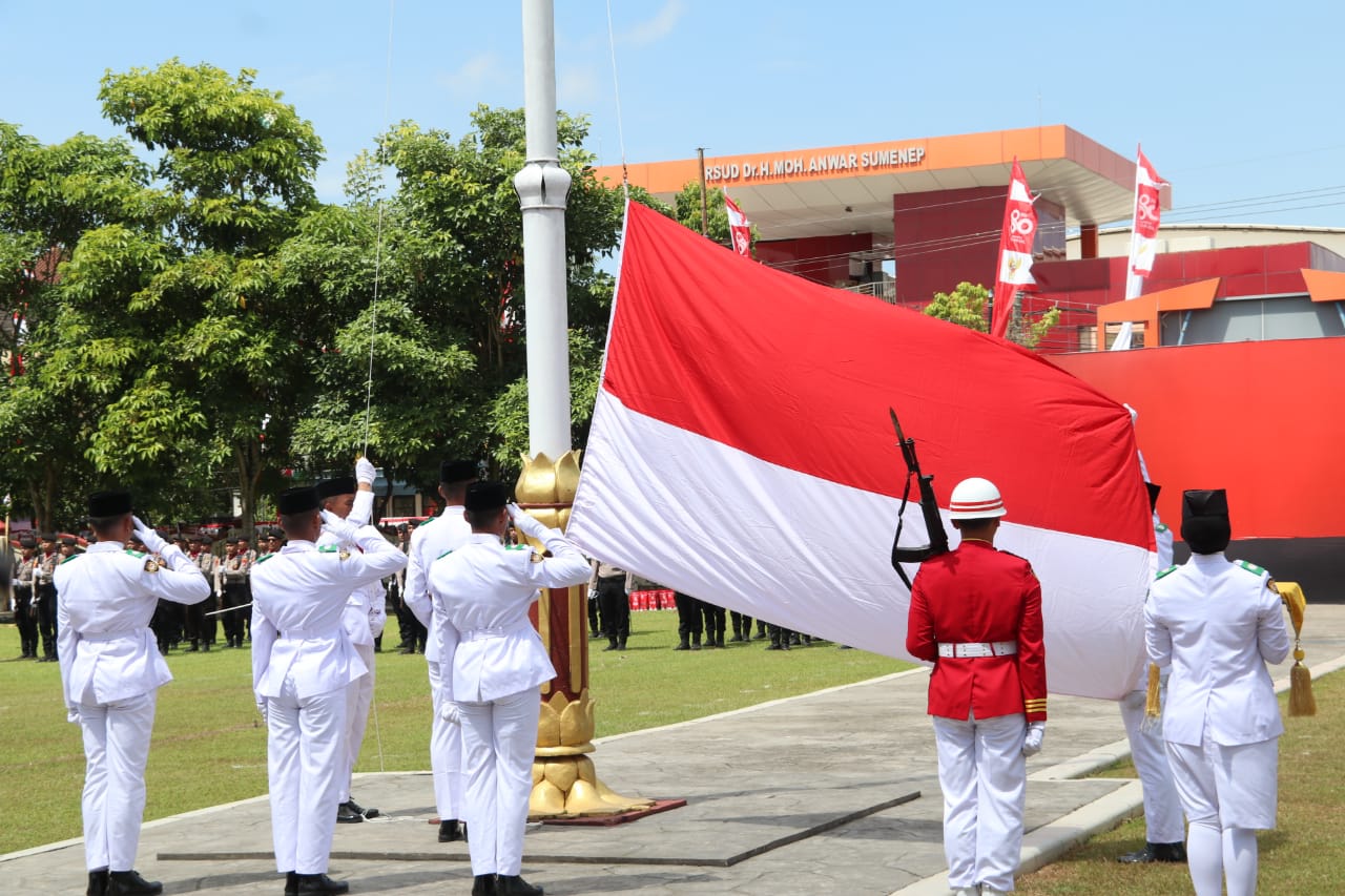 Momen Dramatis Upacara HUT RI di Sumenep: Belasan Peserta Tumbang, Panas Terik Mencekam