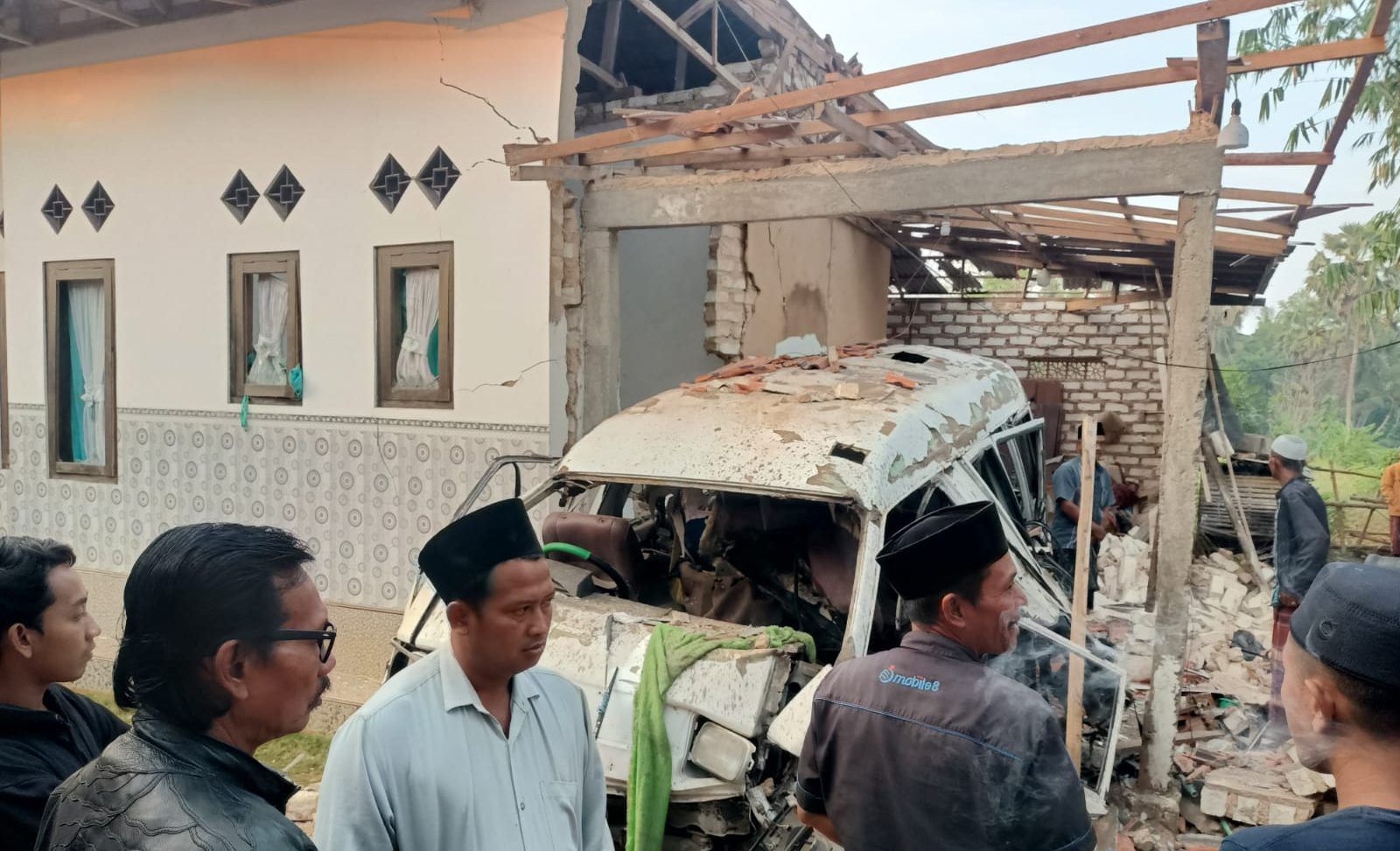 Ledakan Mobil di Sumenep: Peringatan Keras di Tengah Panasnya Kasus Korupsi Pemilu dan BSPS