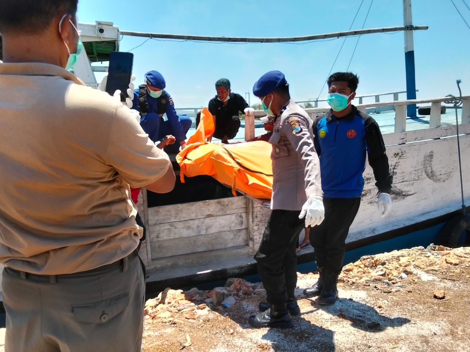 Tim SAR Gabungan Temukan ABK KMP. Putra Leo Bahari Meninggal di Perairan Raas Sumenep