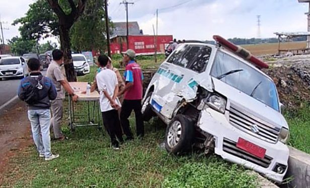 Tabrakan Maut di Bangkalan: Ambulans Terlibat Kecelakaan Beruntun, Satu Nyawa Melayang