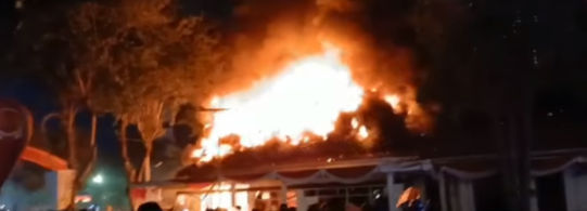 Situasi Mencekam di Surabaya: Gedung Negara Grahadi Dibakar Massa Aksi