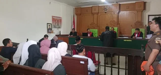 Dua Terdakwa Kasus Penganiayaan Geger Bangkalan Mulai Diadili di PN