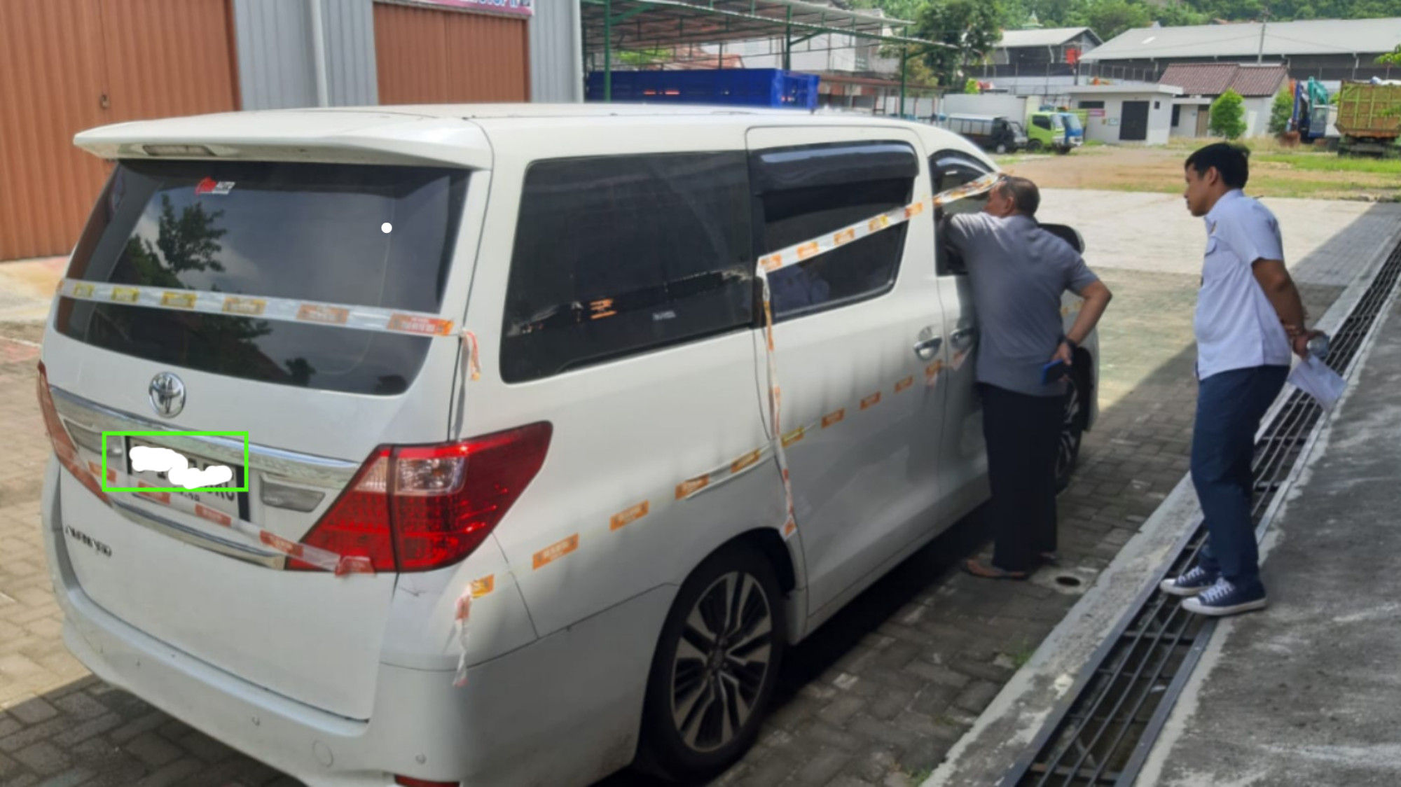 Rokok Ilegal: Modus Canggih Dari Kendaraan Elf hingga Alphard Mewah