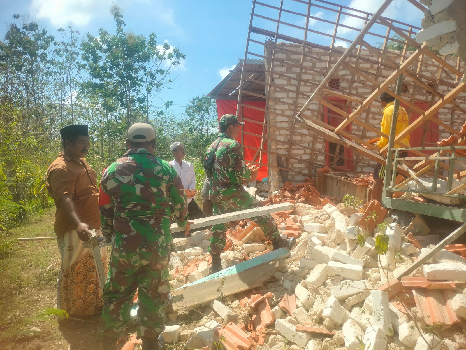 Luka Sumenep: Perjuangan Bantuan Menembus Gelombang