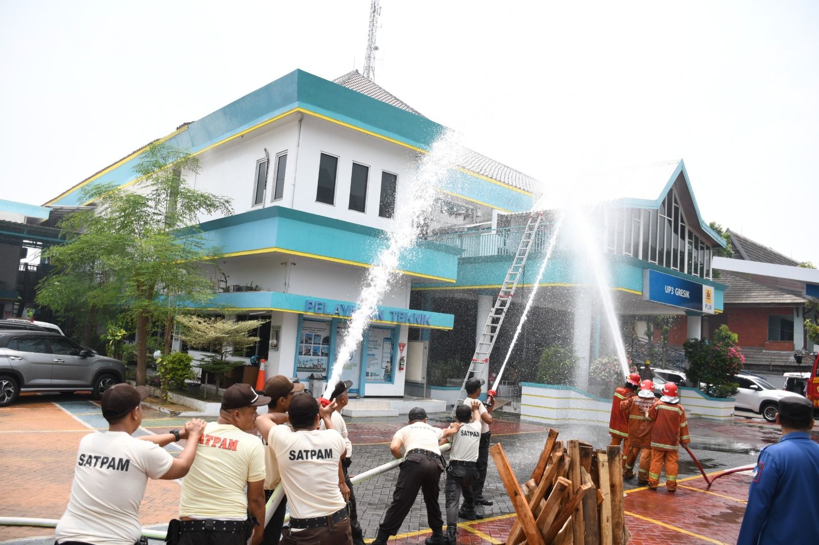 Hari Kesaktian Pancasila: PLN Bangun Perisai Keselamatan Listrik dan Siaga Bencana di Seluruh Jawa Timur