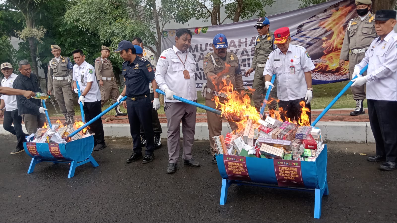 NYALA API PERANG LAWAN ILLEGAL: Sumenep dan Bea Cukai Musnahkan 28 Ribu Batang Rokok Haram!