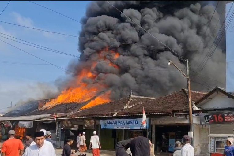 GAGAL STANDAR! 67% Petugas Damkar Sumenep Belum Bersertifikat, Terpaksa Otodidak Hadapi Bahaya Maut