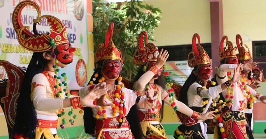 Panggung Keraton Menyala: Sumenep Amankan Warisan Budaya Lewat Regenerasi Dalang Topeng Remaja