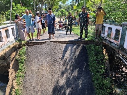 Gagal Mitigasi! Jembatan Bringsang Ambruk Telan Korban: Bukti Infrastruktur Sumenep Rentan Terhadap Hujan
