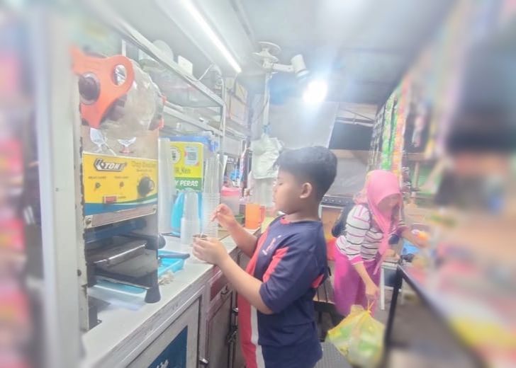 Senja di TAJAMARA: Ngopi Santai, Ditemani ‘Barista Cilik’ yang Bikin Penasaran!