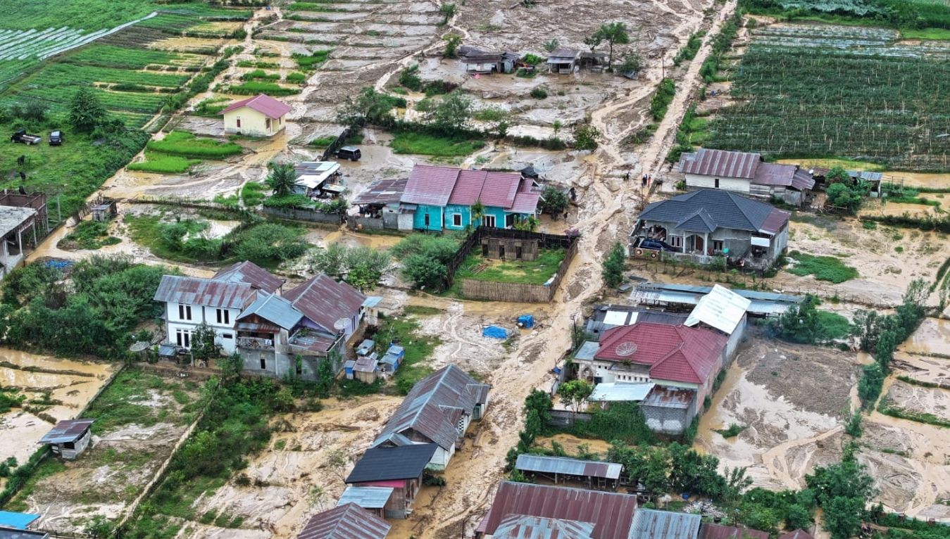 DARURAT LOGISTIK: BBM dan Beras Krisis, Warga Aceh Tengah Datangi Kantor Bupati