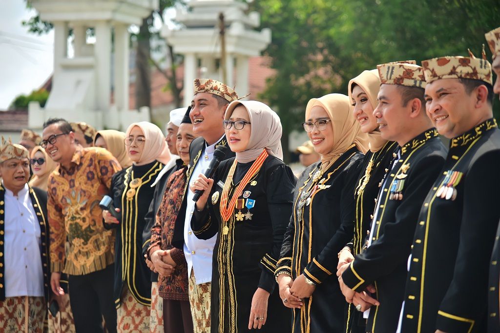 Bukan Sekadar Pesta! Lumajang Usia 770 Tahun: Menengok Sejarah Lapis Raja hingga Era Digital (Harjalu 2025) Bukan Sekadar Pesta! Lumajang Usia 770 Tahun: Menengok Sejarah Lapis Raja hingga Era Digital (Harjalu 2025)