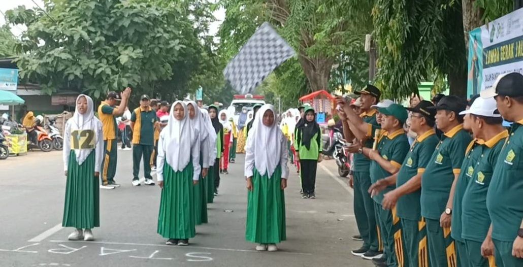 Semarak HAB ke-80 Kemenag RI: Ratusan Siswa MI Sumenep Unjuk Kekompakan di Lomba Gerak Jalan