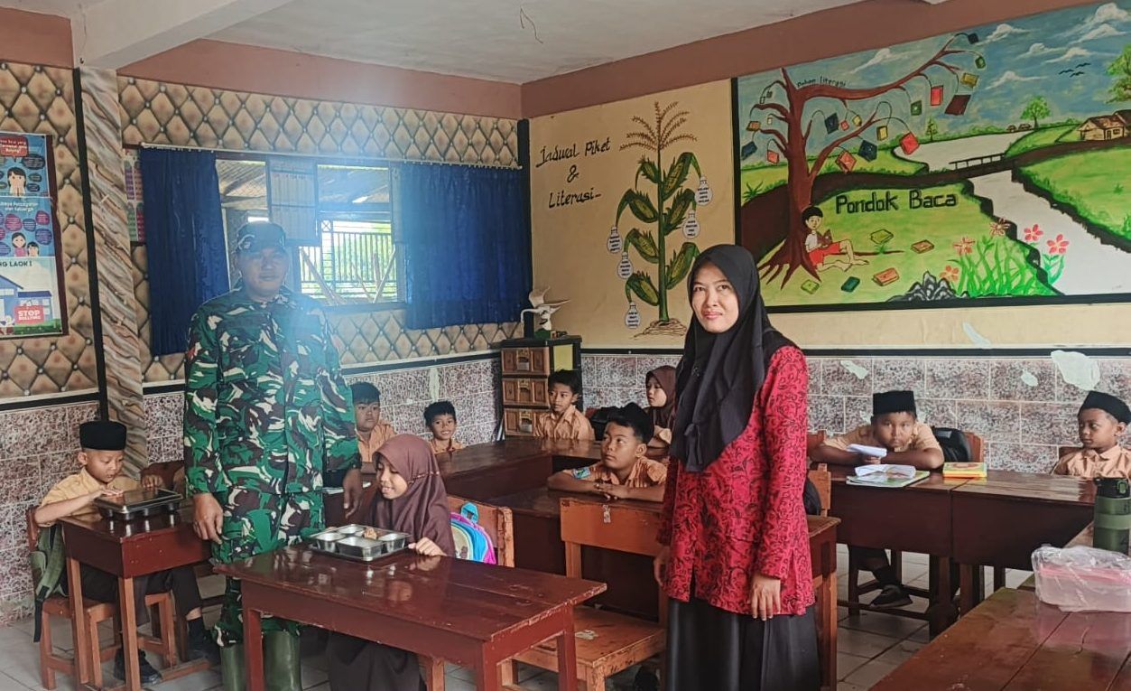 Ayam Teriyaki hingga Tahu Fantasi: Intip Mewahnya Menu Makan Bergizi Gratis yang Dikawal Babinsa Manding