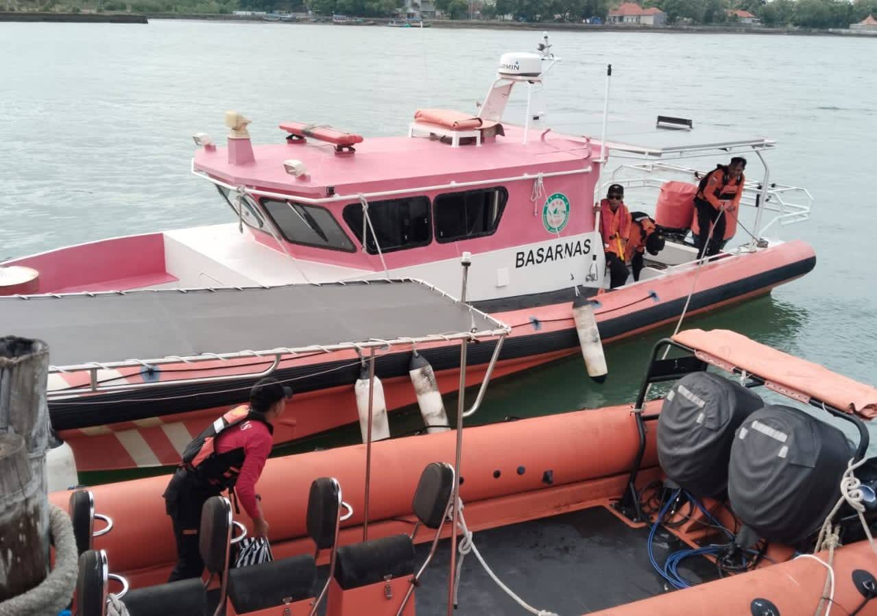 Tongkang Muatan CPO Bocor di Perairan Giliyang Sumenep, 5 Awak Nyaris Tenggelam