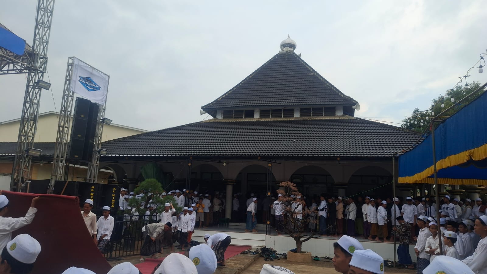 Magnet Spiritual KH Abuya Busyro Karim di Haul ke-43 PPMA Sumenep: Mengais Berkah dan Meneladani Disiplin Sang Muassis