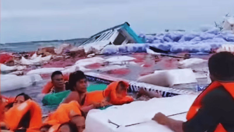 Bukan Pelampung Canggih, Balok Gabus Jadi Saksi Bisu Perjuangan 20 Nyawa di Teluk Bone Bukan Pelampung Canggih, Balok Gabus Jadi Saksi Bisu Perjuangan 20 Nyawa di Teluk Bone
