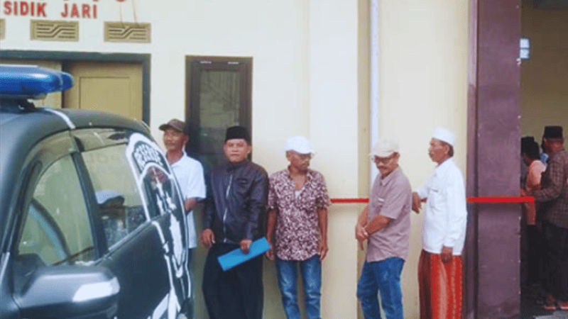 Investasi Bodong Rp24 Miliar di Sampang Meledak, Ratusan Warga Bire Barat Geruduk Polres
