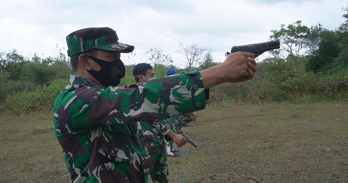 Uji Akurasi SS1 dan Pistol FN: Menengok Ketangkasan Menembak Prajurit Kodim Sumenep