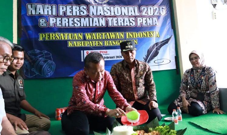 Bukan Sekadar Nama! Mahmud Ismail Resmikan ‘Teras Pena’ PWI Bangkalan: Simbol Kejujuran Wartawan di Era Gempuran AI