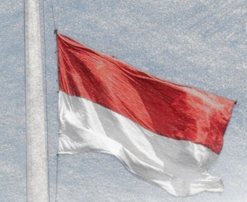 Bendera Setengah Tiang untuk Sang Jenderal: Indonesia Menundukkan Kepala Menghormati Try Sutrisno