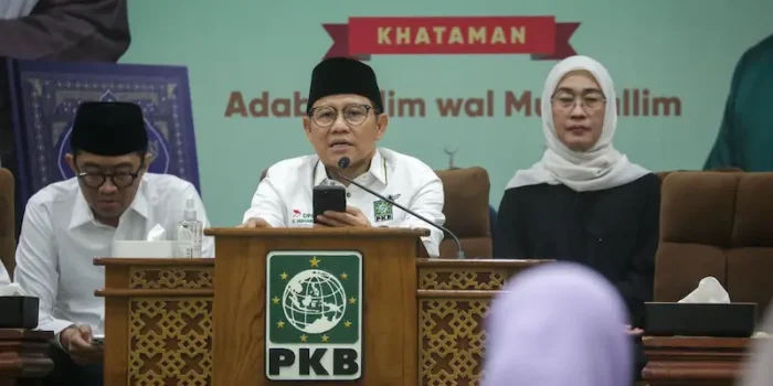 Kolase foto Cak Imin saat di DPP PKB dan visualisasi borgol KPK di depan Gedung Merah Putih, ilustrasi kasus korupsi kuota haji Gus Yaqut.