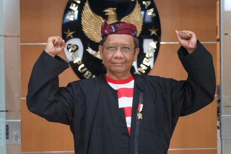 Mengenal Baju Sakera dari Madura yang Dipakai Mahfud MD