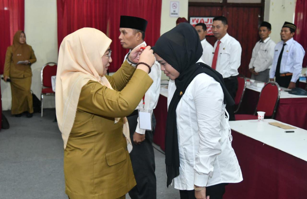 Wabup Sumenep Minta Kades Kembangkan Potensi Desa Wabup Sumenep Minta Kades Kembangkan Potensi Desa