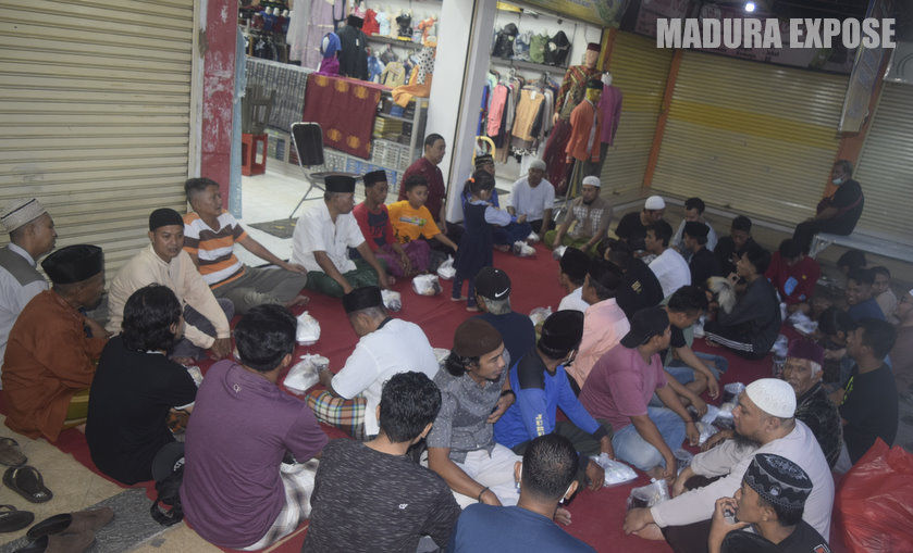 Mudik Dari Jakarta ke Kota Sumenep, Advokat Azam Khan Habiskan 1000 Lebih Paket Takjil Gratis