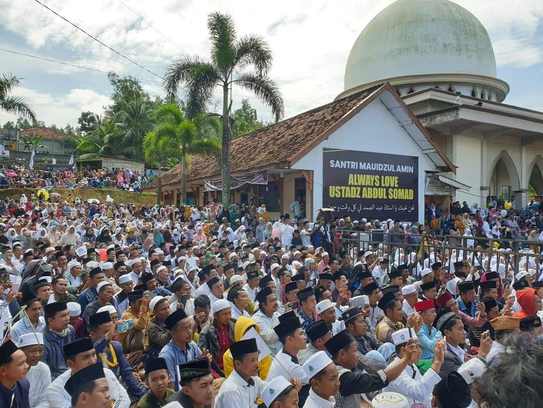 Ribuan Santri Madura: Always Love Ustadz Abdul Somad