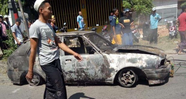 Mobil Sedan Milik Hairul Terbakar di SPBU Pamekasan
