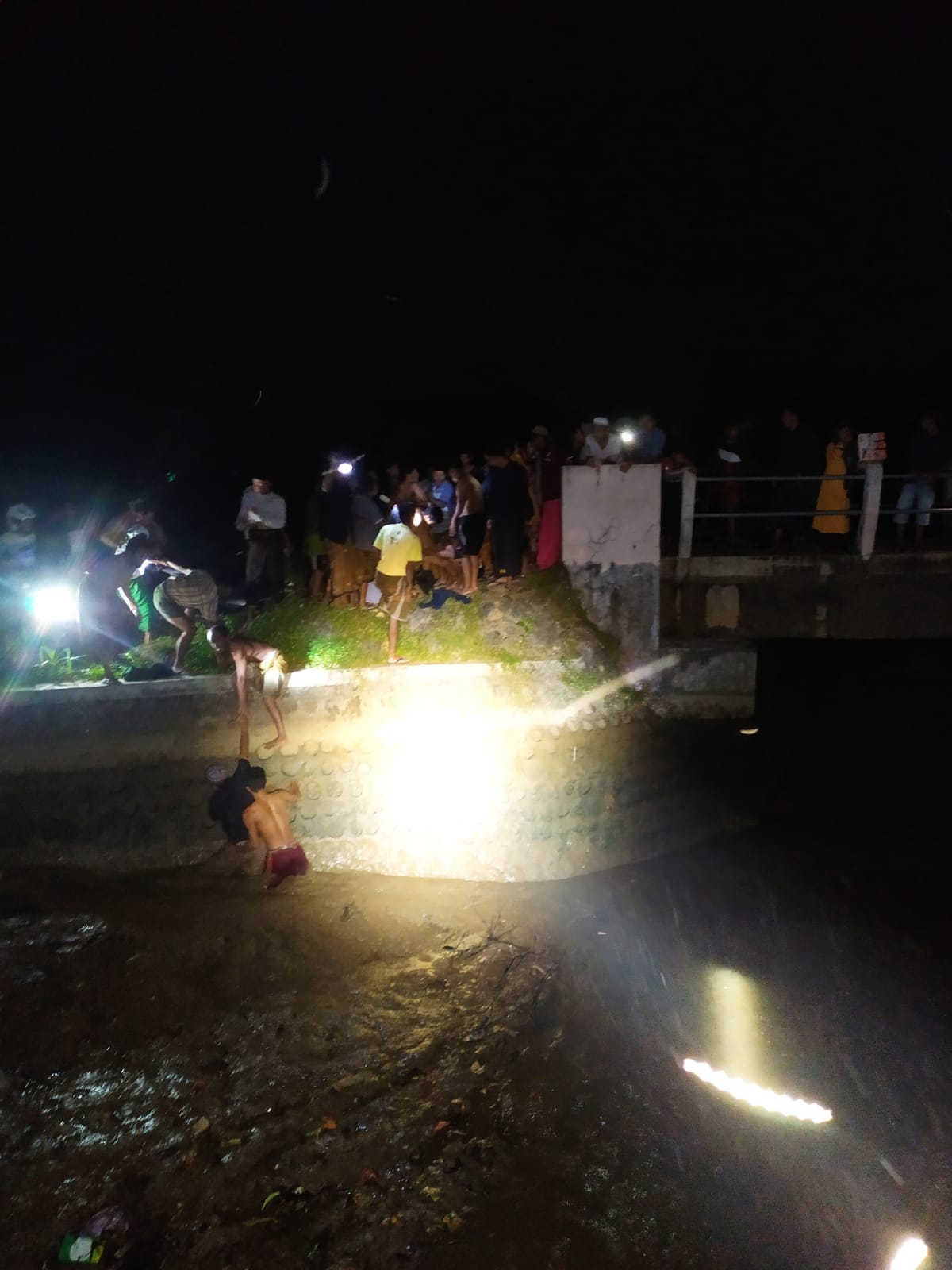 Sungai Dam Desa Penanggungan Guluk-Guluk “Minta Nyawa”, 2 Anak Mati Teggelam