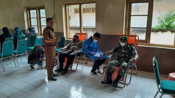 Babinsa Ikut Donor Darah, Danramil Kalianget: Setetes Darah Dapat Membantu Nyawa Manusia