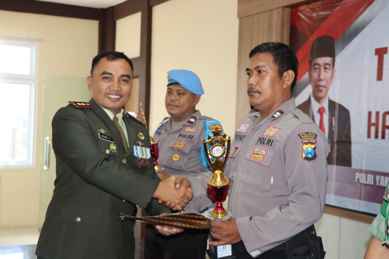 Dandim 0827 Hadiri Upacara Hari Bhayangkara Ke 76 di Polres Sumenep