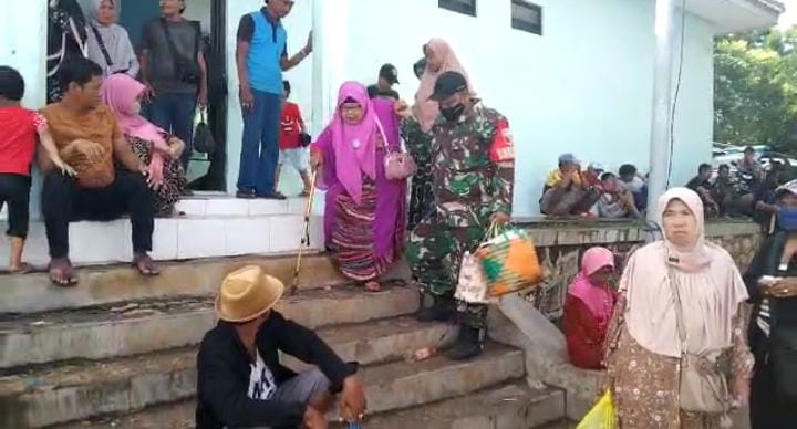 Komsos Dilaksanakan Babinsa Agar Tetap Menjaga Tali Silaturahmi Kepada Warga binaan Komsos Dilaksanakan Babinsa Agar Tetap Menjaga Tali Silaturahmi Kepada Warga binaan