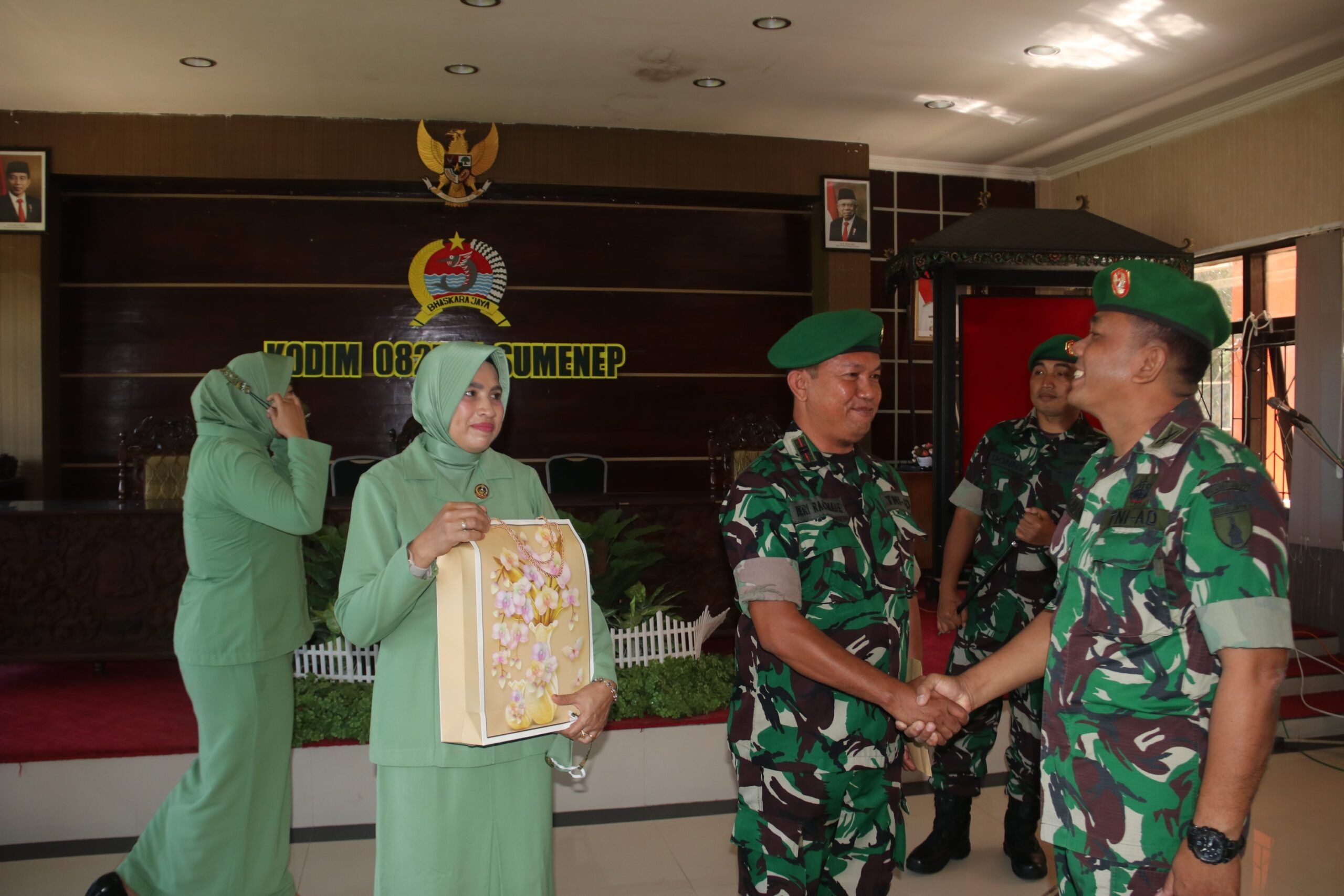 Dandim 0827/Sumenep Letkol Czi Donny Pramudya Mahardi, S.E., Pimpin Langsung Pelepasan Perwira Dandim 0827/Sumenep Letkol Czi Donny Pramudya Mahardi, S.E., Pimpin Langsung Pelepasan Perwira