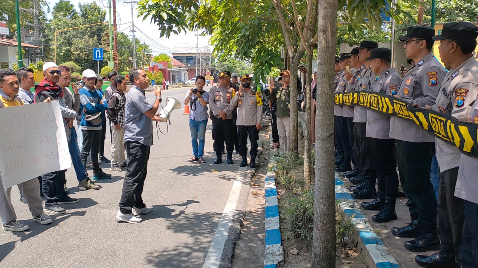 Polres Terjunkan 100 Personil Pengamanan Unras APS ke Kantor Cabang BSI Sumenep