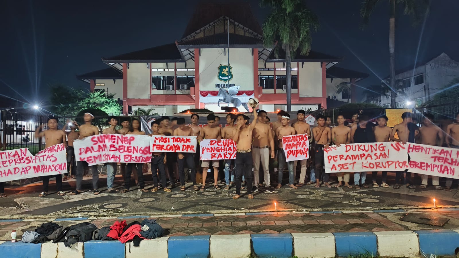 AMS Demo DPRD Sumenep, Tolak UU Cipta Kerja dan Galian C Ilegal