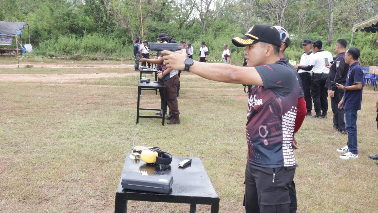 Sambut HUT Bhayangkara Ke-77, Polres Sumenep Gelar Lomba Menembak Sambut HUT Bhayangkara Ke-77, Polres Sumenep Gelar Lomba Menembak