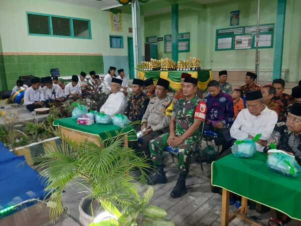 Babinsa Koramil 06/ Saronggi Hadiri Wisuda Siswa siswi di Yayasan MTs