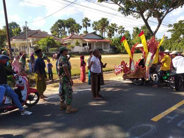 Pam Imtihan Pawai Karnaval Babinsa Koramil 04/ Bluto Selalu Hadir di Tengah Masyarakat Pam Imtihan Pawai Karnaval Babinsa Koramil 04/ Bluto Selalu Hadir di Tengah Masyarakat