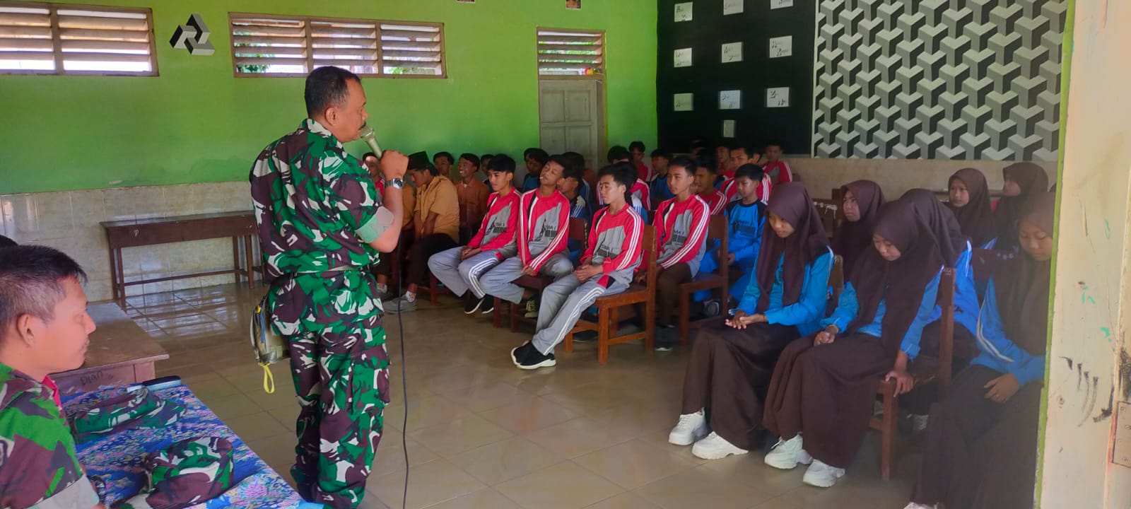 MPLS, Danramil 08/Ganding Berikan Wawasan Kebangsaan Di SMA Islam Baiturrahmah