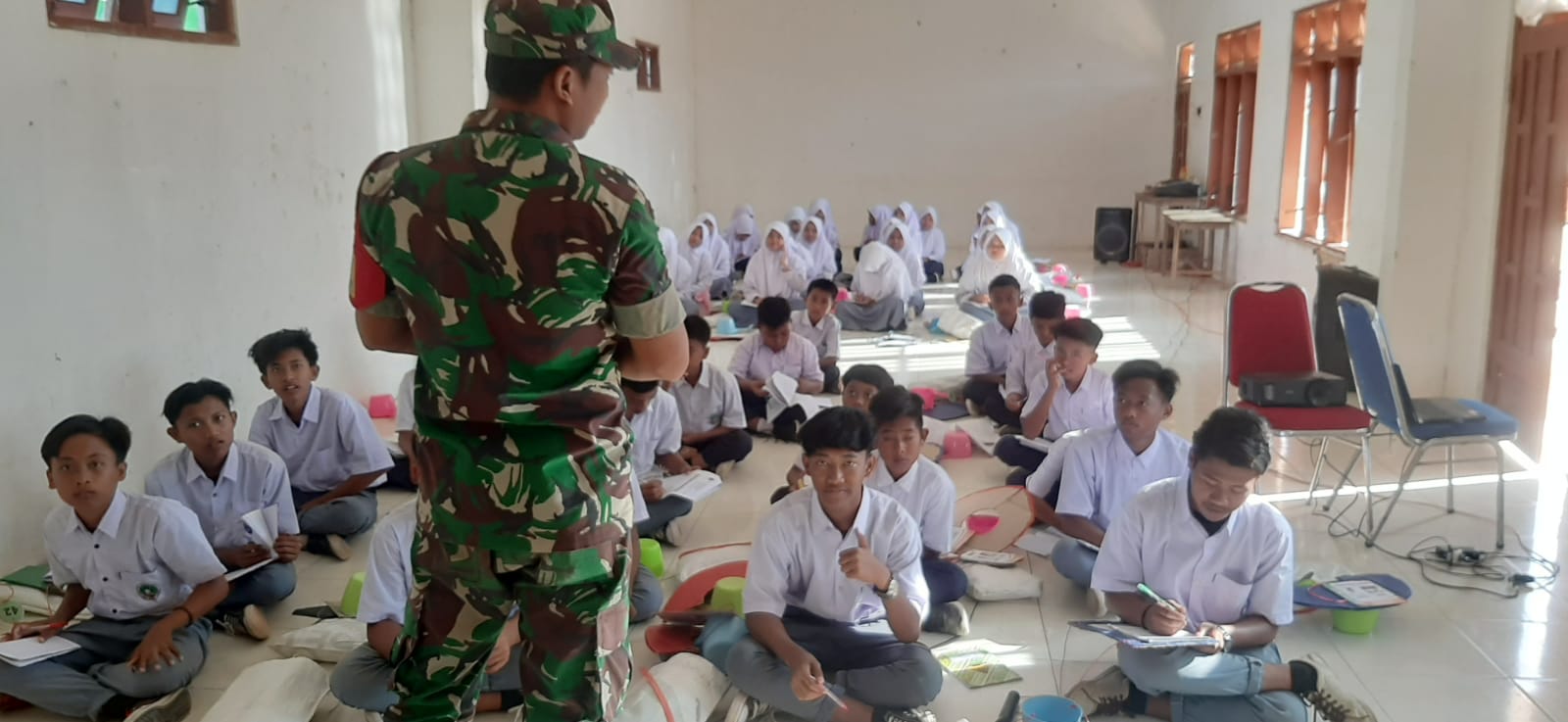MPLS di Yayasan Sabilul Huda, Babinsa Berikan Materi Wasbang MPLS di Yayasan Sabilul Huda, Babinsa Berikan Materi Wasbang