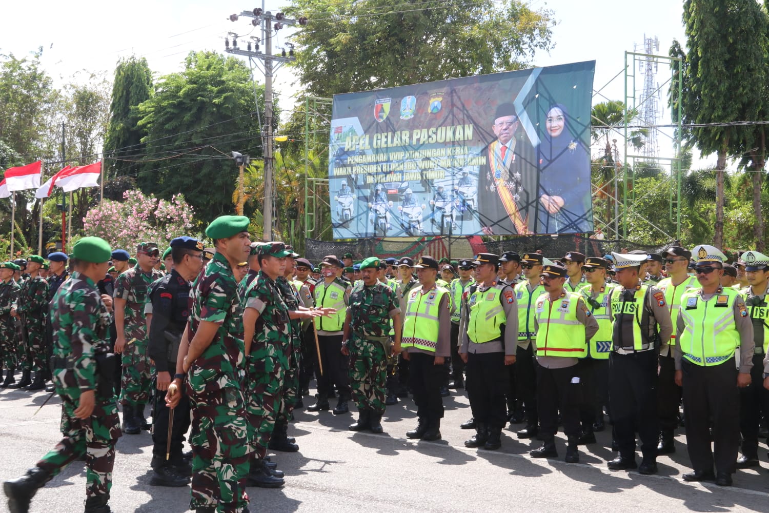 Kodim 0827/Sumenep Ikuti Apel Gelar Pasukan PAM Kunjungan Wapres ke Sumenep Kodim 0827/Sumenep Ikuti Apel Gelar Pasukan PAM Kunjungan Wapres ke Sumenep
