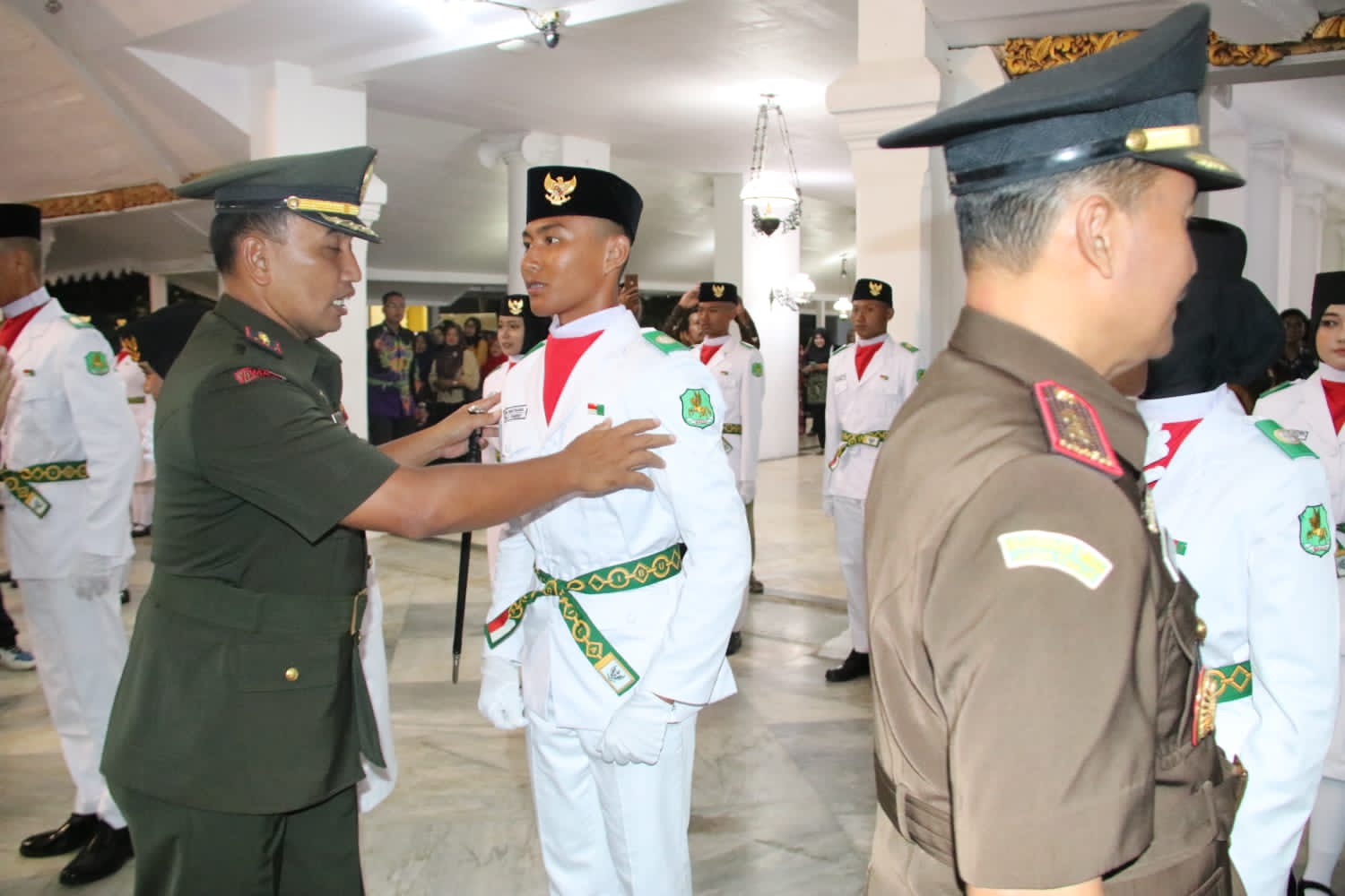 Dandim 0827/Sumenep Turut Beri Selamat pada Pengukuhan Paskibraka