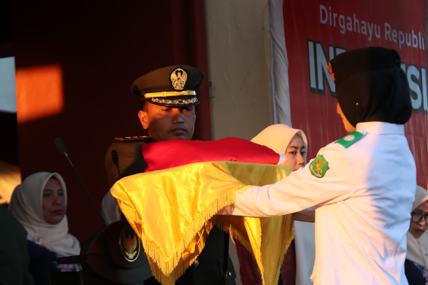 Dandim 0827/Sumenep Pimpin Upacara Penurunan Bendera HUT Ke-78 RI tahun 2023